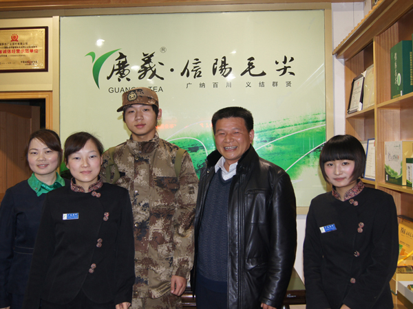 熱烈歡送我公司優(yōu)秀員工馬雁飛同志服兵役