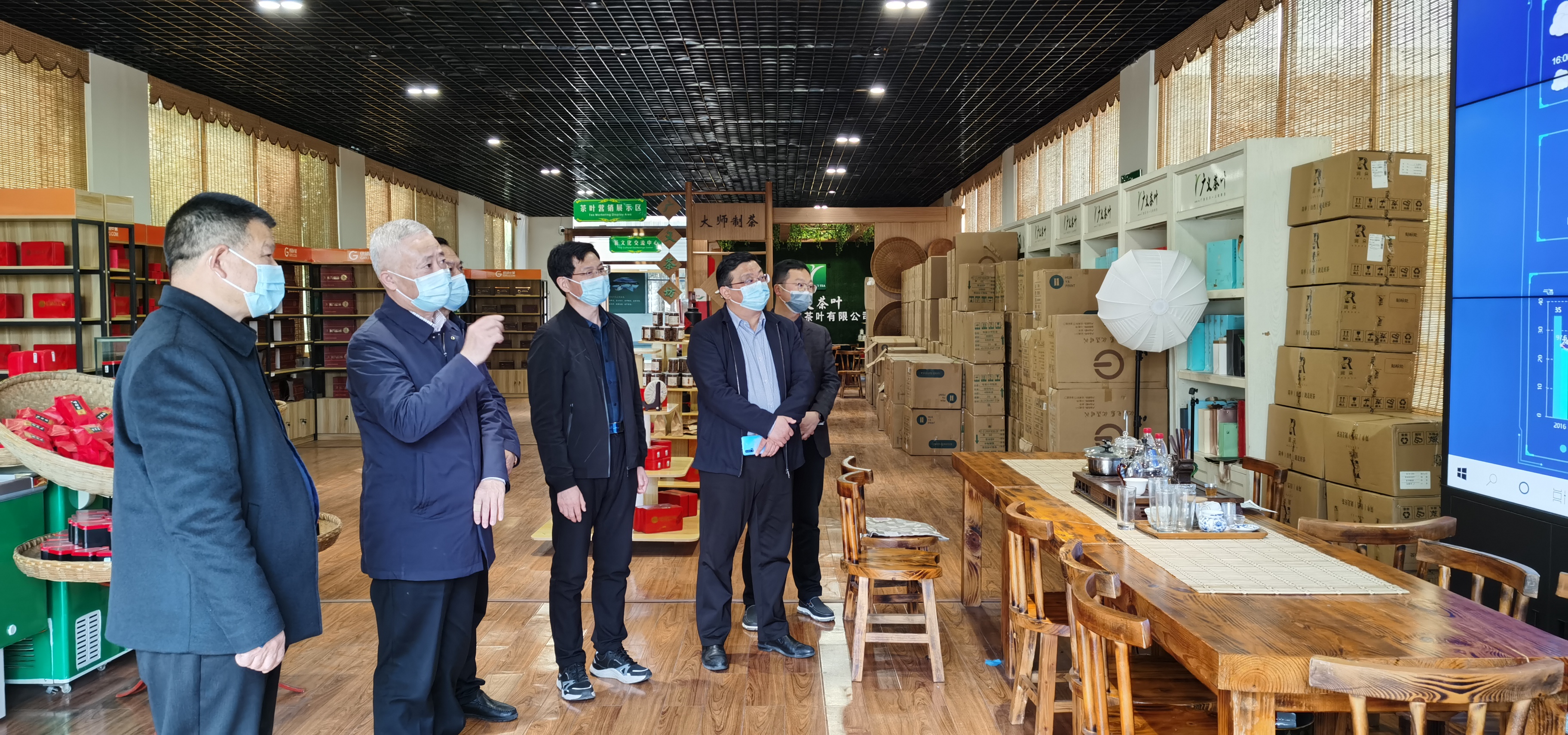 2022年4月1日，信陽市胡亞才市長來廣義茶印象園，關(guān)心春茶生產(chǎn)，指導(dǎo)春茶生產(chǎn)工作
